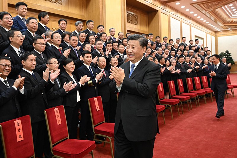 9月30日，習近平總書記在北京人民大會堂會見C919大型客機項目團隊代表并參觀項目成果展覽。這是總書記會見C919大型客機項目團隊代表。